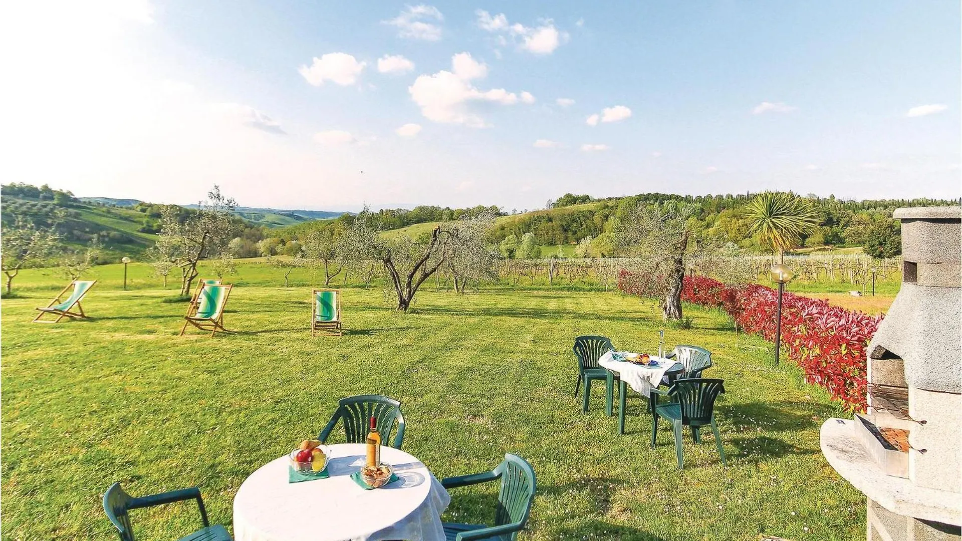 Apt, 9 Querce  0*, Querce (Lucca) Italy
